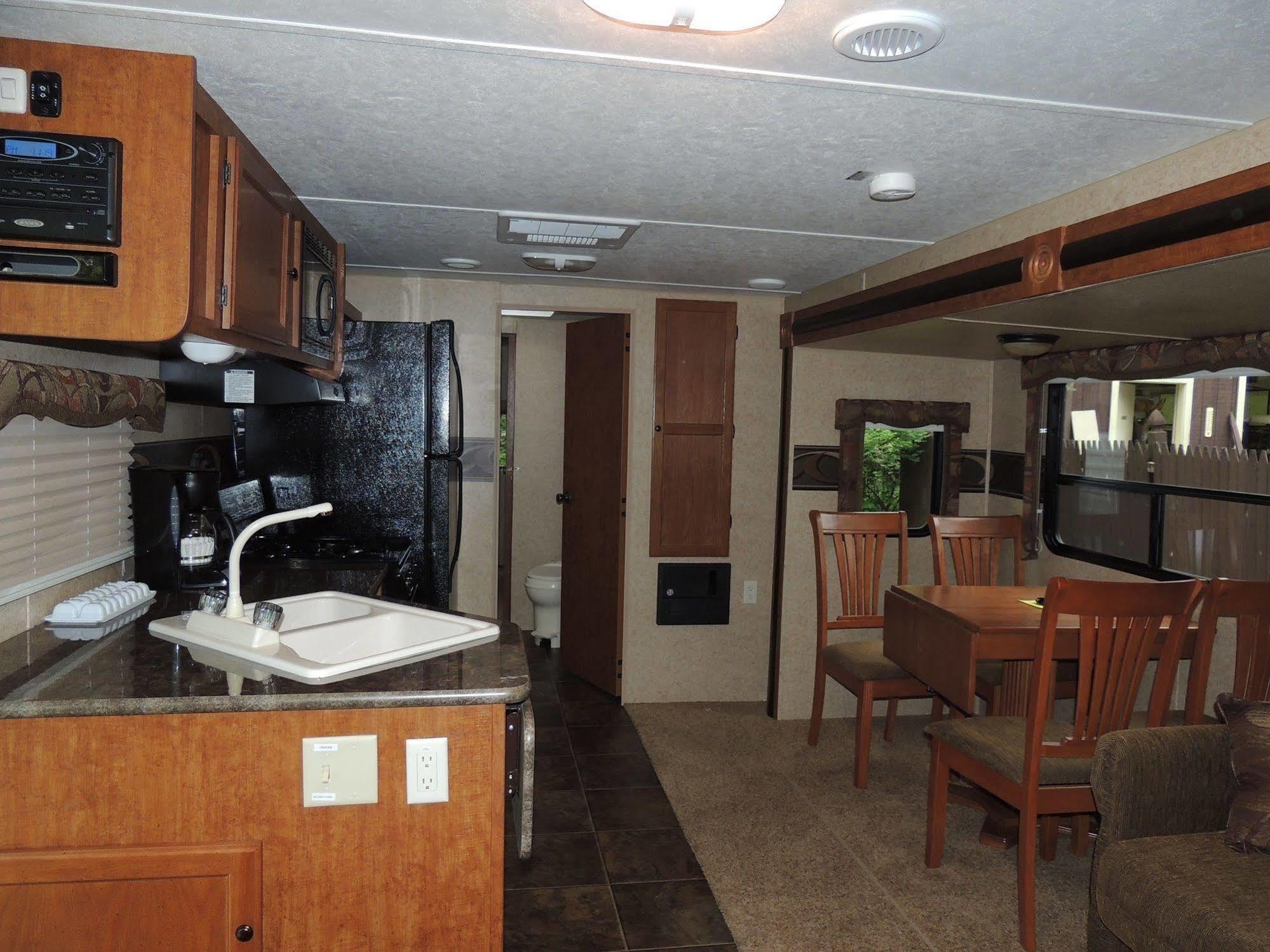 Lake George Escape - Campground Warrensburg Екстериор снимка