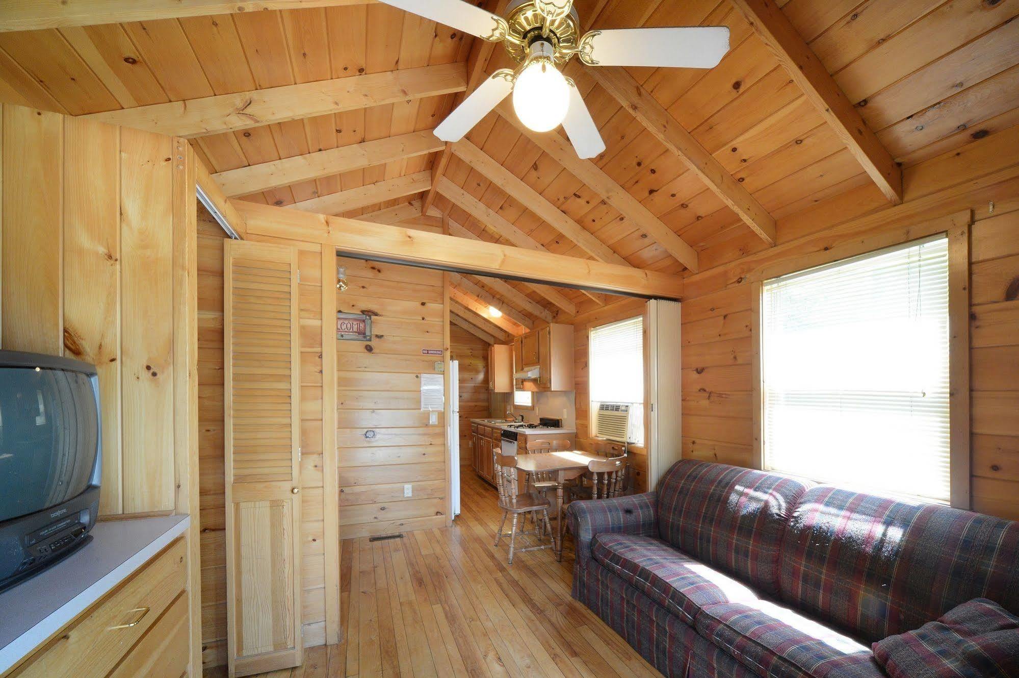 Lake George Escape - Campground Warrensburg Екстериор снимка